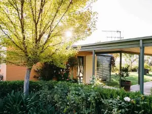 Rosby Guesthouse and Studio