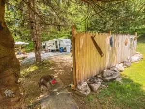 RV Adventure Roscoe Pet Friendly