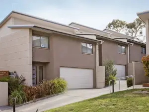 Khione 1 - 3Br Modern Townhouse l Mountain Views l WiFi l BBQ l Smart TV
