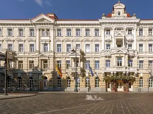 Grand Hotel Vilnius, Curio Collection by Hilton