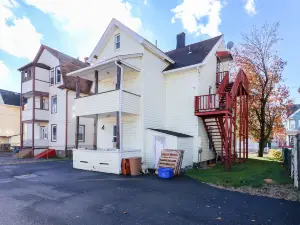 Cozy Bridgeport Apartment: 2 Mi to Downtown!
