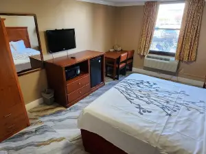 Town House Inn and Suites