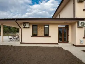 Airport House
