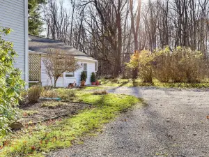 Chagrin Falls Home ~ 2 Mi to Town!