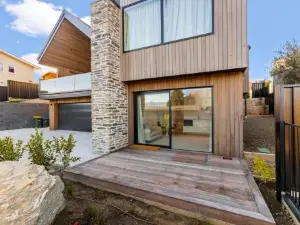 Guest House with Mountain Views