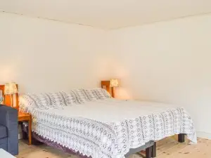 Awesome Home in Vrena with Wifi