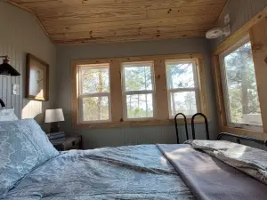 Escape to the Canopy: Enchanting Treehouse Retreat in the Heart of Nature