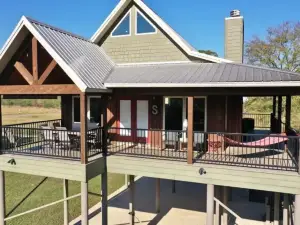 Southern Grace on the Caddo - on the RIVER! new HOT TUB!
