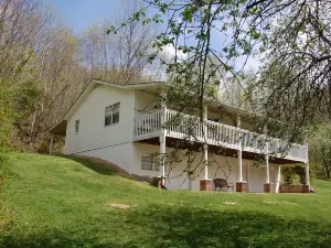 Back Your Boat Into Center Hill Lake From Our Home!  Swim, Fish, Hunt, Relax!