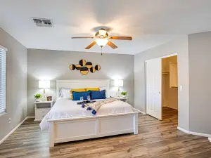 Entertainer's Kitchen and Covered Patio with BBQ - Stunning Retreat