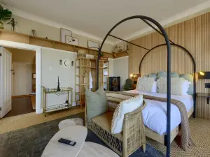 สตูป บาย Ideas Cartel