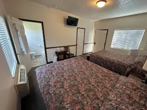 Bob's Station & Motel