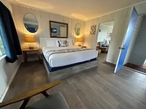 Tillicum Beach Motel - Formerly Deane's Oceanfront Lodge