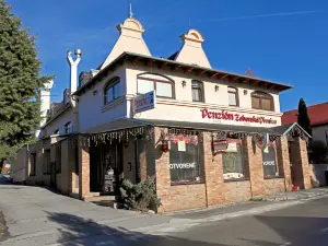 Penzión Wellness & Restaurant Zoborská, Free Parking