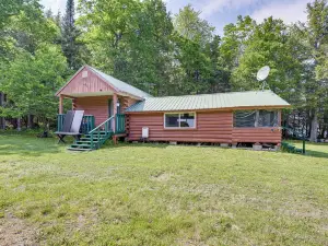 Peaceful Lakefront Cabin Getaway Dock, Fire Pit!