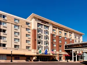 คอร์ทยาร์ด ฟอร์ตเวย์น ดาวน์ทาวน์ ศูนย์การประชุมแกรนด์เวย์น