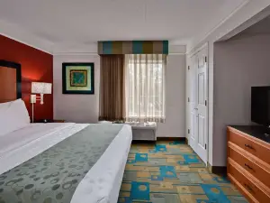 La Quinta Inn & Suites by Wyndham USF (Near Busch Gardens)