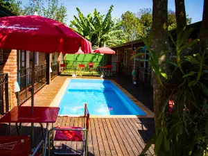 Montes Hosteria & Bar Cafe