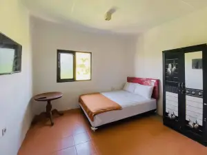 Kanca Homestay Mitra RedDoorz Near Gor Untung Suropati