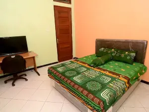 Najwa Homestay Syariah Near Pasar Ngadirejo by Idh