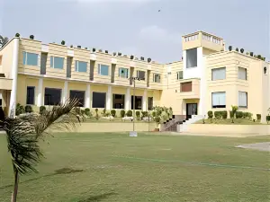 Lavanya Hotel- Near Alipur, Delhi