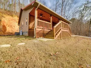 Cozy Waverly Cabin w/ Fireplace & Deck!