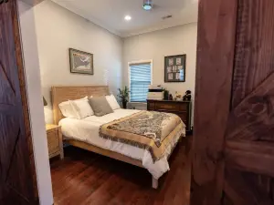 Iron Rail Inn