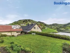 5 Bedroom Lovely Home in Seim