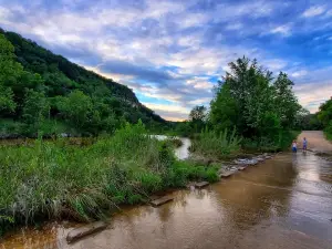Romantic Riverfront Cabin Getaway - upscale Hill Country Luxury cabin