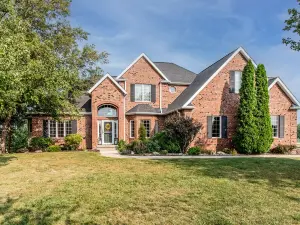 Luxury Home on 4th fairway of country club! Golf Getaway.  Quality throughout.