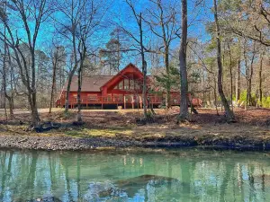 Cabin on the River, Peaceful Surroundings in Nature!