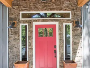 LUXURY CABIN 50 MIN FROM DALLAS ON 126 LUSH ACRES