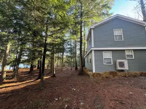 New Luxury Forest Lake House - Privacy & Nature