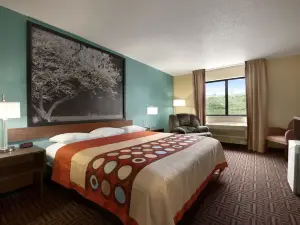 Super 8 by Wyndham Peoria East