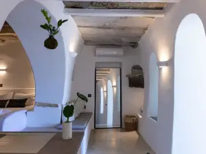 Living Theros Luxury Suites