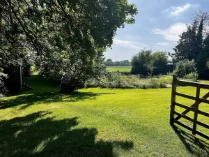 The Crooked Gate - Luxury Romantic Getaway