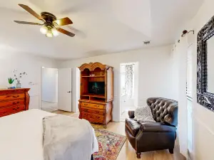 Nathan’s Haven Retreat - Unit 8: Azle Tranquil Escape