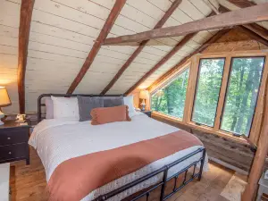 Serene Riverside Retreat with WiFi, River Views