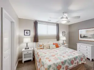 3rd-floor ocean-view condo with outdoor pool, grills & fitness center