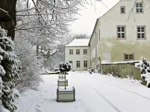 Event- Kultur & B&B Kunst Schloss Neuenhagen Übernachten im Denkmal