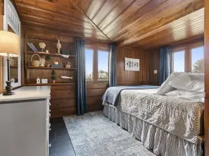 Two Docks and Fire Pit - Stunning Waterfront Haven