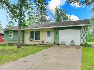 Family-Friendly Home w/ Fire Pit in Pine River