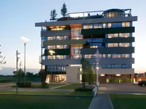 New Ipoint Hotel