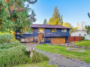 Mount Vernon Home w/ Private Hot Tub