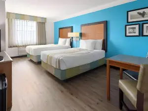 La Quinta Inn by Wyndham Pittsburgh Airport
