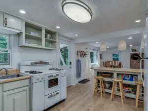 Creekside vintage retreat with HOT TUB!