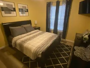 Modern Comfort Near Military Bases & Shopping Walk to Parks & Lakes!