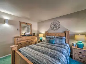 Cloudcroft Townhome w/ Deck - 1 Mi to Burro Ave!