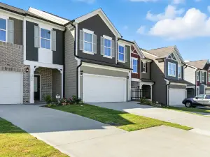 Charming Easley Retreat With Private Yard 3 Bedroom Townhouse