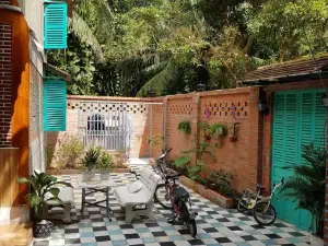 Hà Phan Holiday House